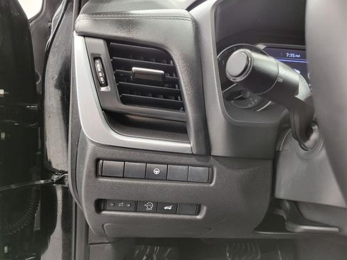 Used 2025 Nissan Rogue SV image 10