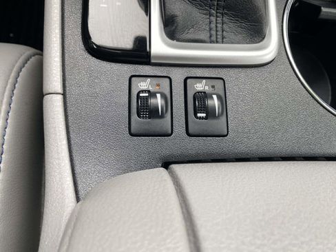 Used 2019 Toyota Highlander XLE AWD/4WD image 19