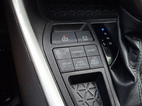 Certified 2022 Toyota RAV4 LE AWD/4WD image 22
