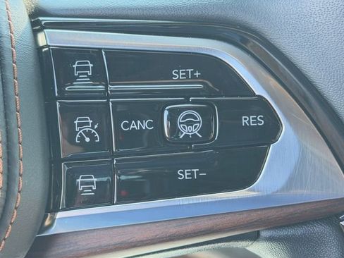 Used 2023 Jeep Grand Cherokee Summit AWD/4WD image 24