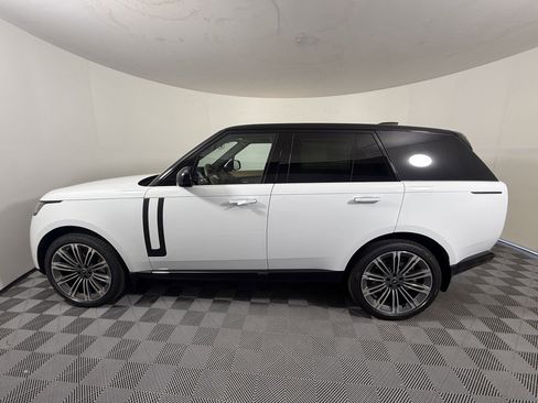 New 2025 Land Rover Range Rover SE image 2