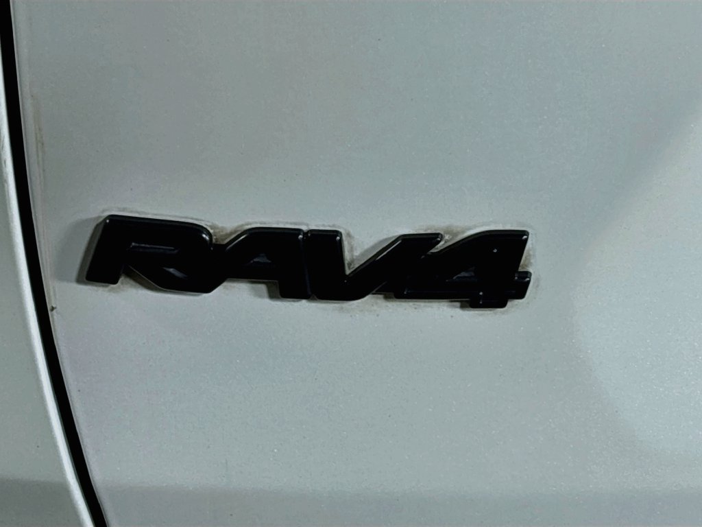Used 2022 Toyota RAV4 Limited AWD/4WD image 25