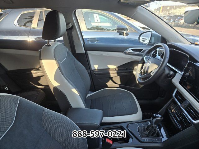 Used 2026 Volkswagen Taos SE FWD image 10
