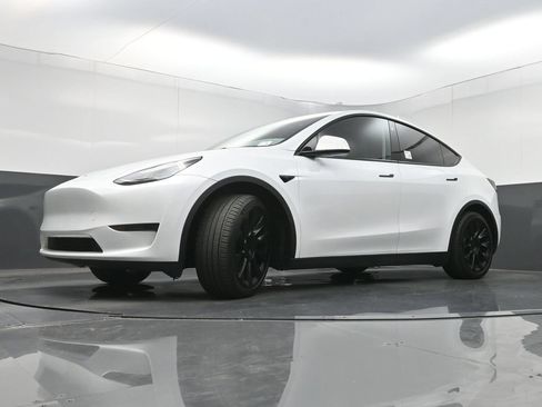 Used 2023 Tesla Model Y Long Range AWD/4WD image 25