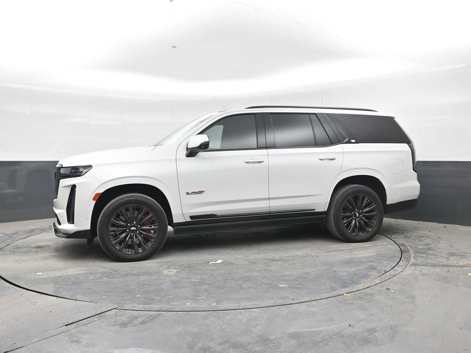 Used 2024 Cadillac Escalade V w/ LPO, ONYX Package AWD/4WD image 3
