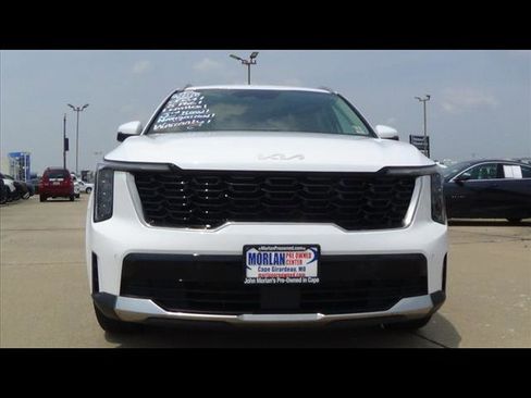 Used 2024 Kia Sorento S image 3