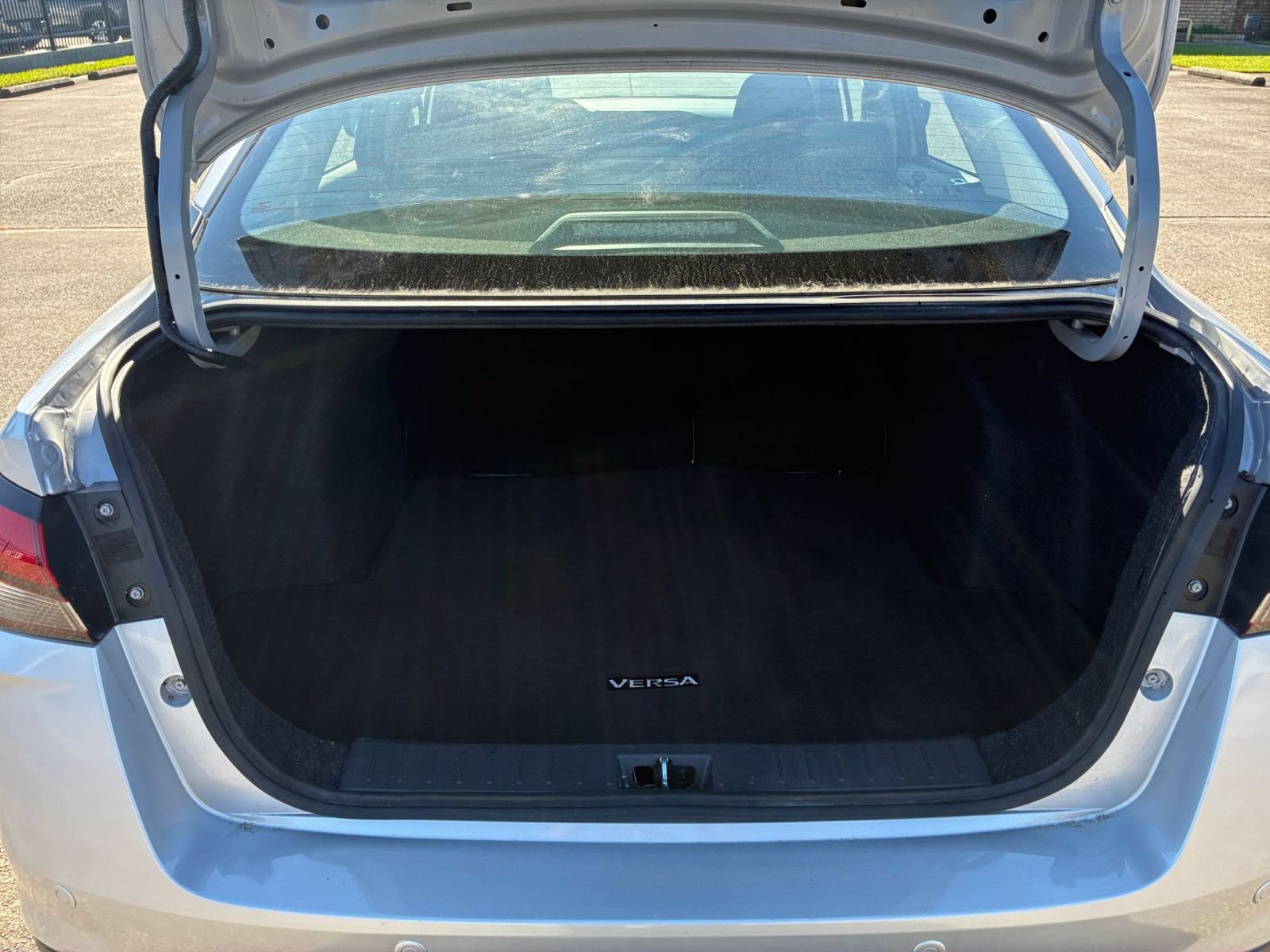 Used 2025 Nissan Versa SV FWD image 28