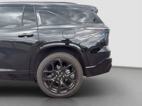 Used 2025 Chevrolet Traverse RS image 29