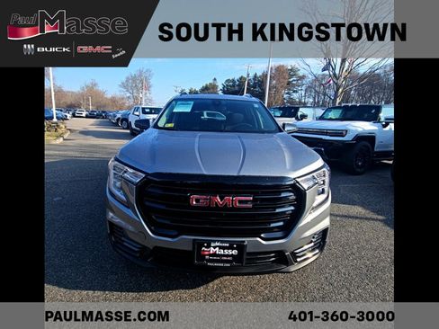 Used 2023 GMC Terrain SLE w/ Driver Convenience Package image 6