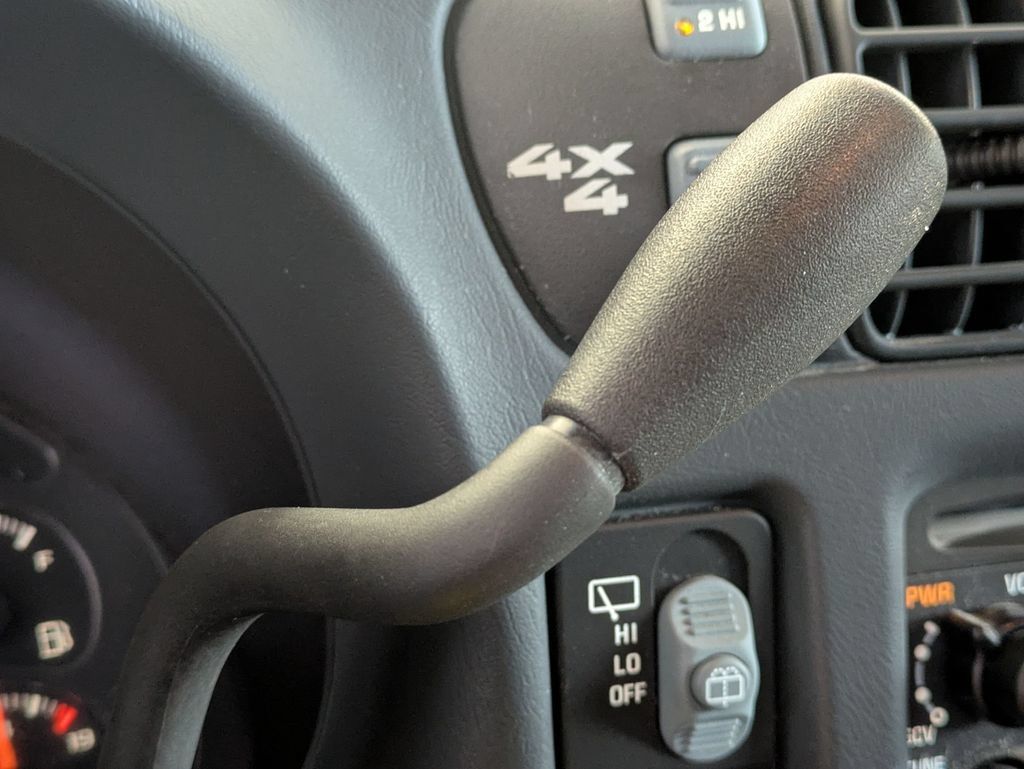 Used 2000 Chevrolet Blazer LS w/ LS Preferred Equipment Group AWD/4WD image 13