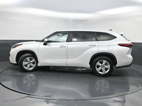 Used 2023 Toyota Highlander LE FWD image 42