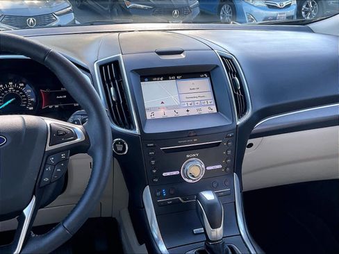 Used 2018 Ford Edge Titanium w/ Equipment Group 301A image 8