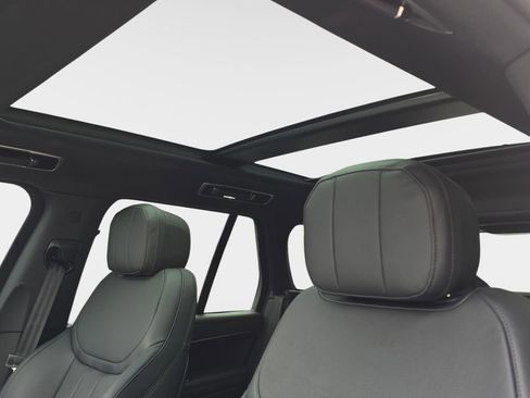 New 2025 Land Rover Range Rover SE AWD/4WD image 32
