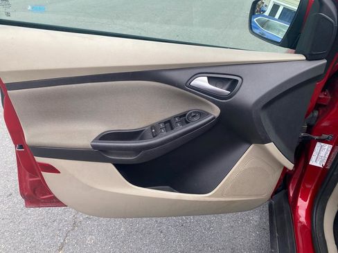 Used 2012 Ford Focus SE FWD image 10