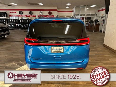 New 2026 Chrysler Pacifica Select w/ S Appearance Package FWD image 4