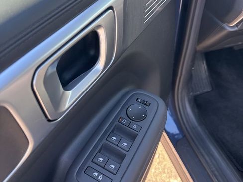 Used 2025 Hyundai Santa Fe SEL FWD image 9