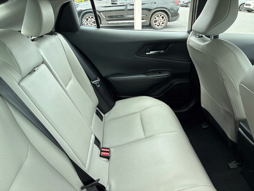 Used 2024 Toyota Prius XLE FWD image 23
