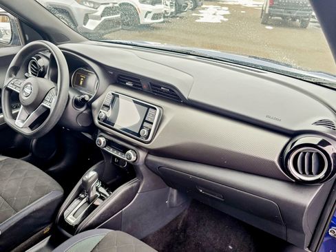 Used 2018 Nissan Kicks SV image 9
