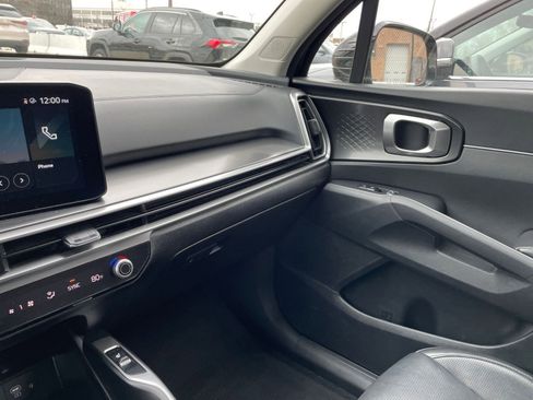 Used 2024 Kia Sorento S image 36