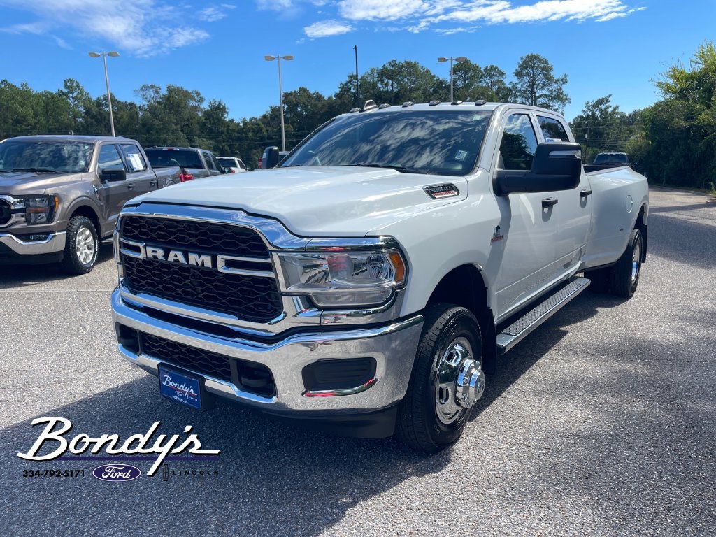 Used 2024 RAM 3500 Tradesman w/ Chrome Appearance Group AWD/4WD image 3