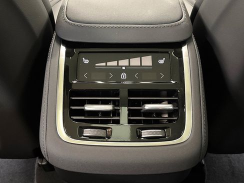 New 2026 Volvo XC90 B5 Core AWD/4WD image 36
