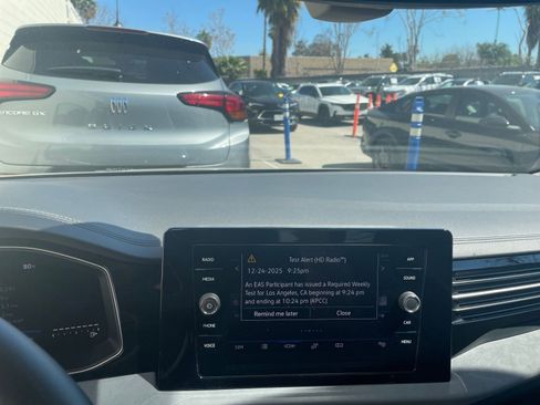 Used 2025 Volkswagen Jetta SE image 17