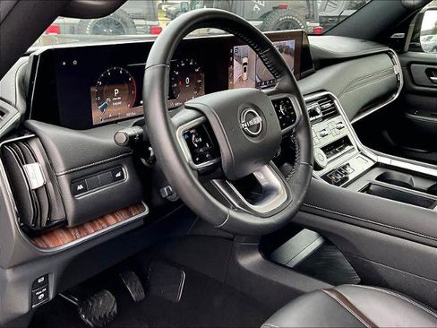 Certified 2025 Nissan Armada SL AWD/4WD image 8