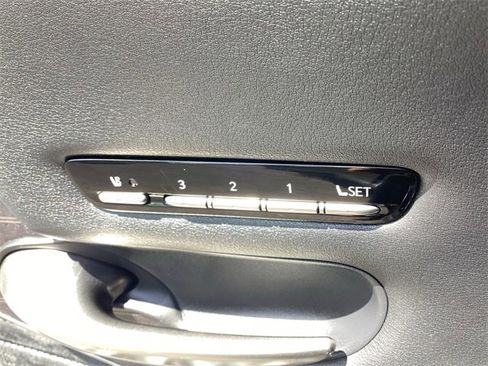 Used 2019 Lexus LS 500 AWD image 26