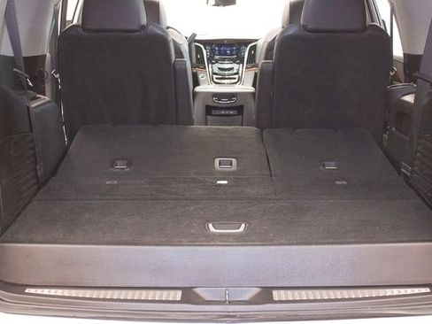 Used 2018 Cadillac Escalade Luxury image 15