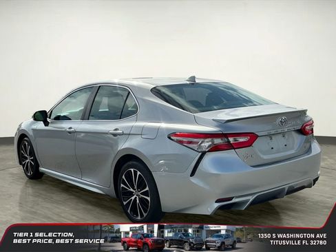 Used 2019 Toyota Camry SE FWD image 3