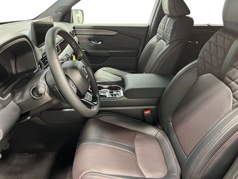 New 2026 Honda Pilot Black Edition image 9