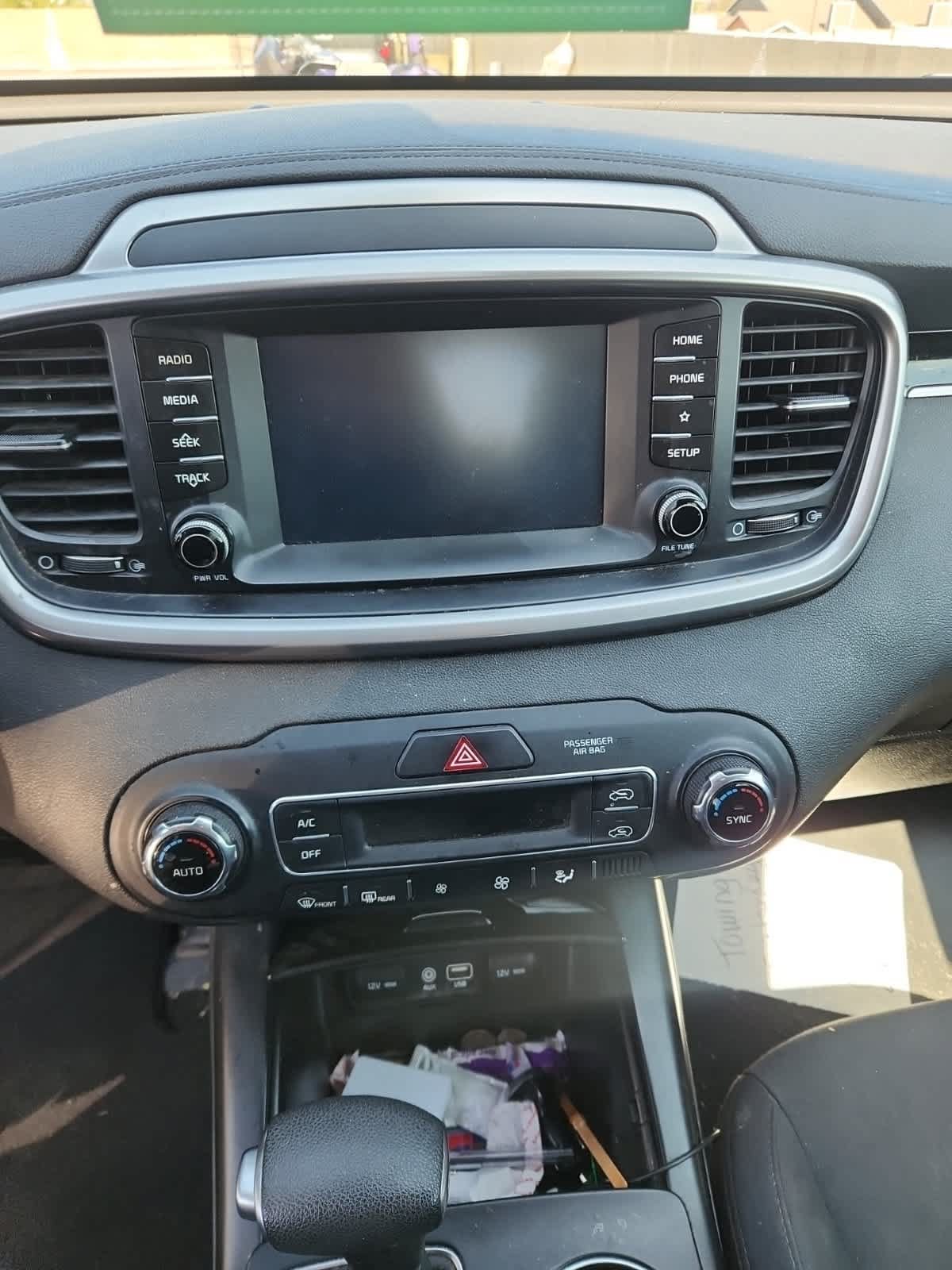 Used 2019 Kia Sorento FWD V6 image 2
