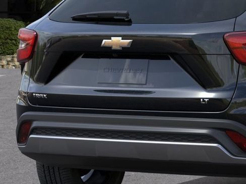 New 2026 Chevrolet Trax LT w/ LT Convenience Package FWD image 15
