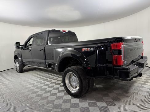 Used 2025 Ford F450 Platinum w/ FX4 Off-Road Package image 9
