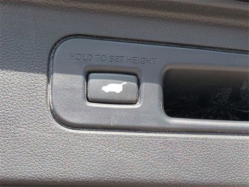 Used 2024 Honda Pilot Touring image 15