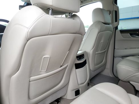 Used 2020 Cadillac Escalade 4WD image 32