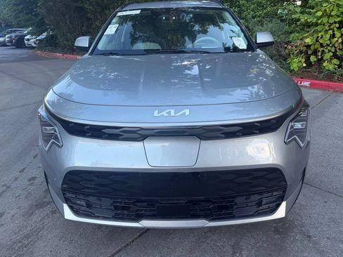 Certified 2023 Kia Niro Wave w/ Wave Preserve Package FWD image 9