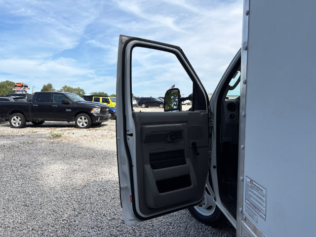 Used 2015 Ford E-350 and Econoline 350 Super Duty RWD image 17