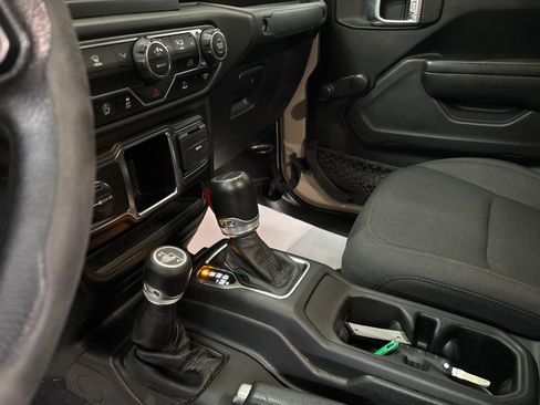 Used 2022 Jeep Gladiator Sport AWD/4WD image 20