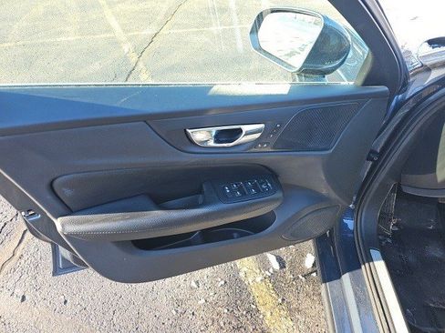 Used 2019 Volvo S60 T5 Inscription image 21