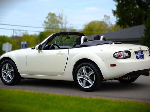 Used 2008 MAZDA MX-5 Miata Sport RWD image 7