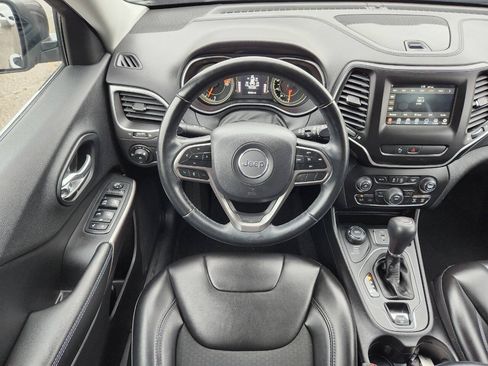 Used 2019 Jeep Cherokee Latitude Plus AWD/4WD image 16