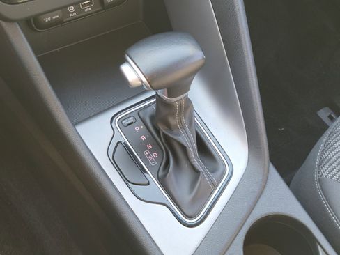 Used 2018 Kia Niro LX image 24