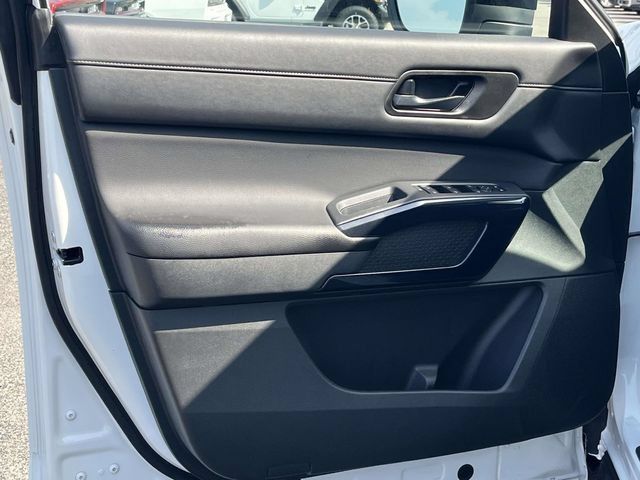 Used 2025 Nissan Pathfinder S FWD image 14