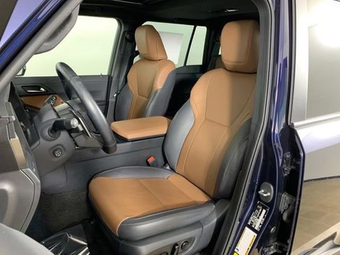 Used 2024 Lexus GX 550 w/ Cold Area Package AWD/4WD image 31