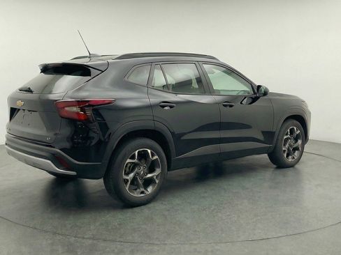 Used 2025 Chevrolet Trax LT image 9