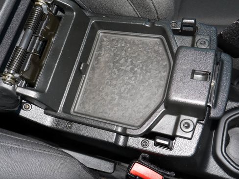 Used 2021 Jeep Wrangler Sport image 27