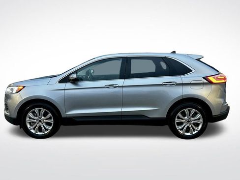 Used 2022 Ford Edge Titanium image 3