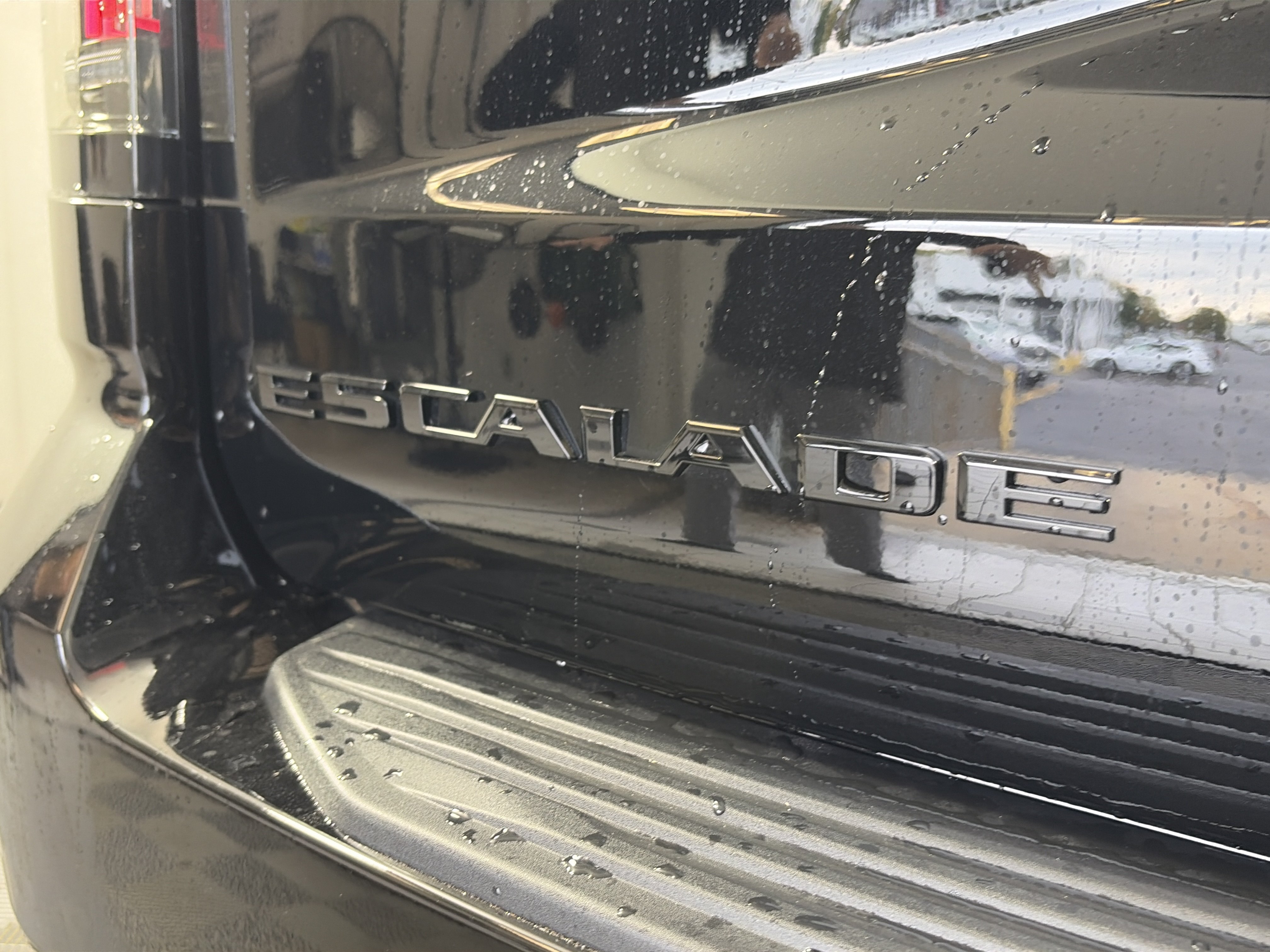 Used 2026 Cadillac Escalade ESV V w/ LPO, ONYX Package AWD/4WD image 18
