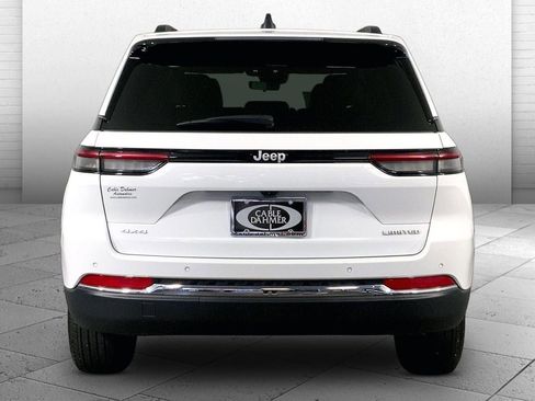 Used 2025 Jeep Grand Cherokee Limited AWD/4WD image 3